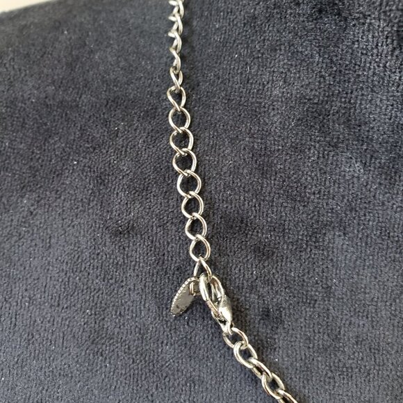 Womens Fashion Silver Tone Hammered Round Medallion Necklace with Lobster Clasp - Picture 6 of 6